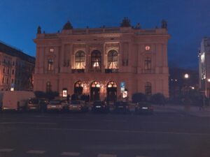 Večerní pohled na divadlo F.X.Šaldy
