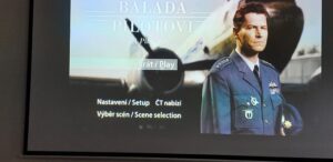 Úvodní foto - pohled na filmové plátno s hlavním hrdinou filmu